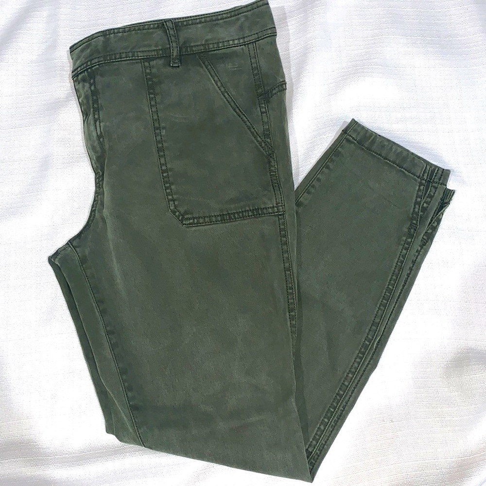 Loft Skinny Crop Pants in Forest Green